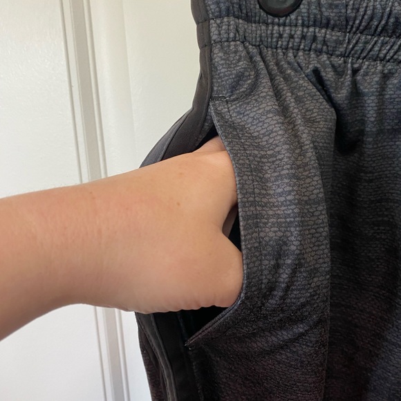 Spalding gray drawstring shorts. Size Medium. Side racer stripe. - Picture 5 of 8